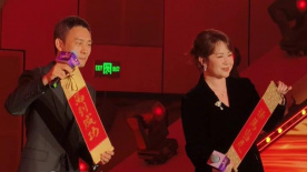 男人猛激烈吃奶gif动态图